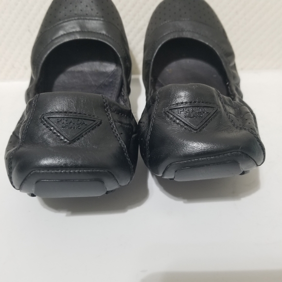 PRADA SIZE 39 BLACK PERFORATED LEATHER BALLET SCRUNCH FLAT - Picture 3 of 8